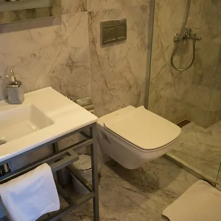 Otel Beyaz Ev Restaurant Eskiomerler