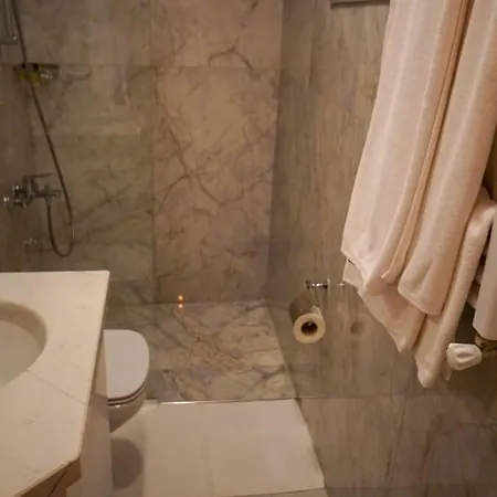 Beyaz Ev Restaurant Eskiomerler